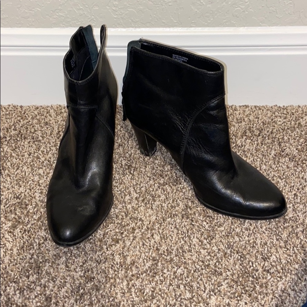 Adrienne Vittadini black booties